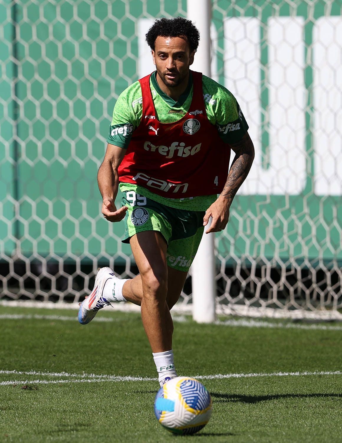Felipe Anderson se apresenta, e Palmeiras atualiza situação de Zé Rafael