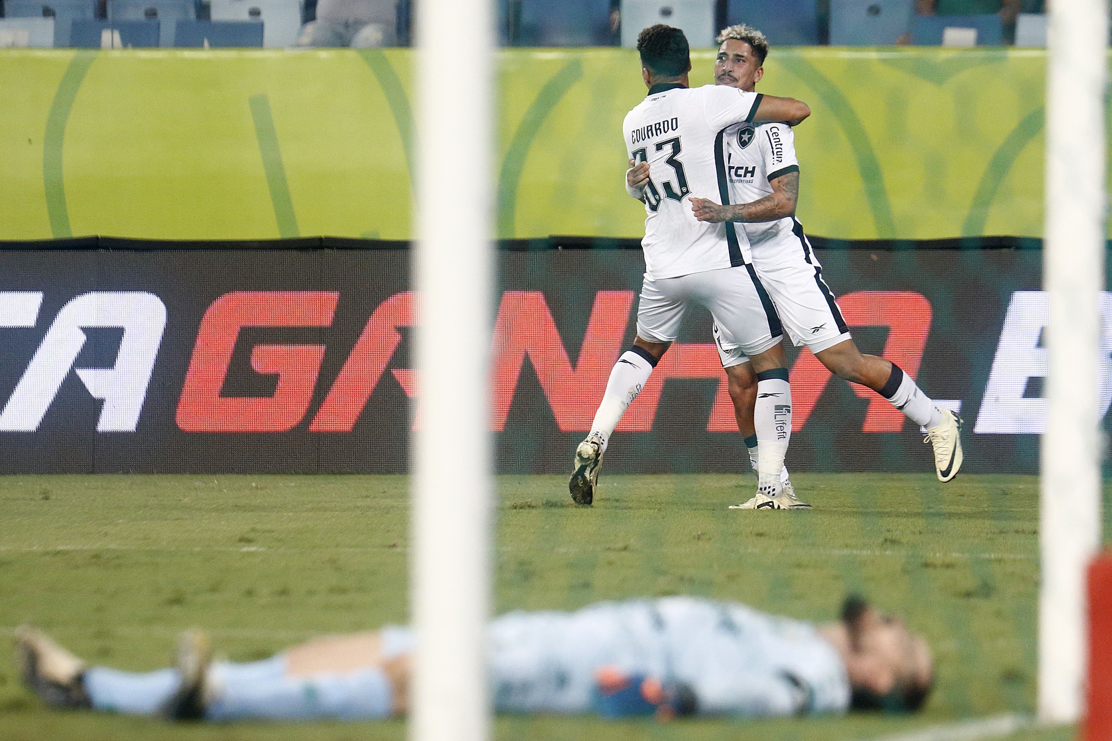 Botafogo tem atuação ruim, mas vence o Cuiabá pelo Brasileirão