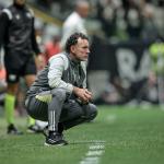 Milito admite preocupação com fragilidade defensiva do Atlético
