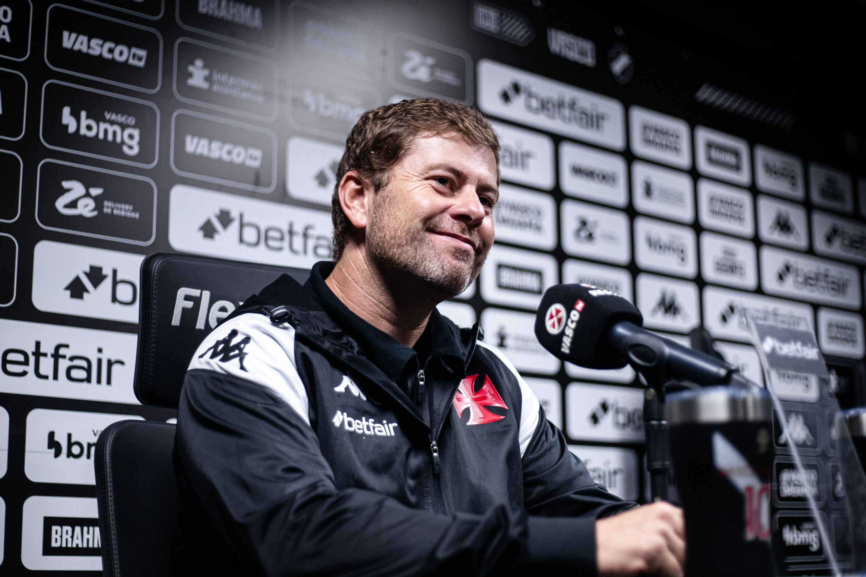 Desempenho de Rafael Paiva faz Vasco desacelerar a busca por novo técnico