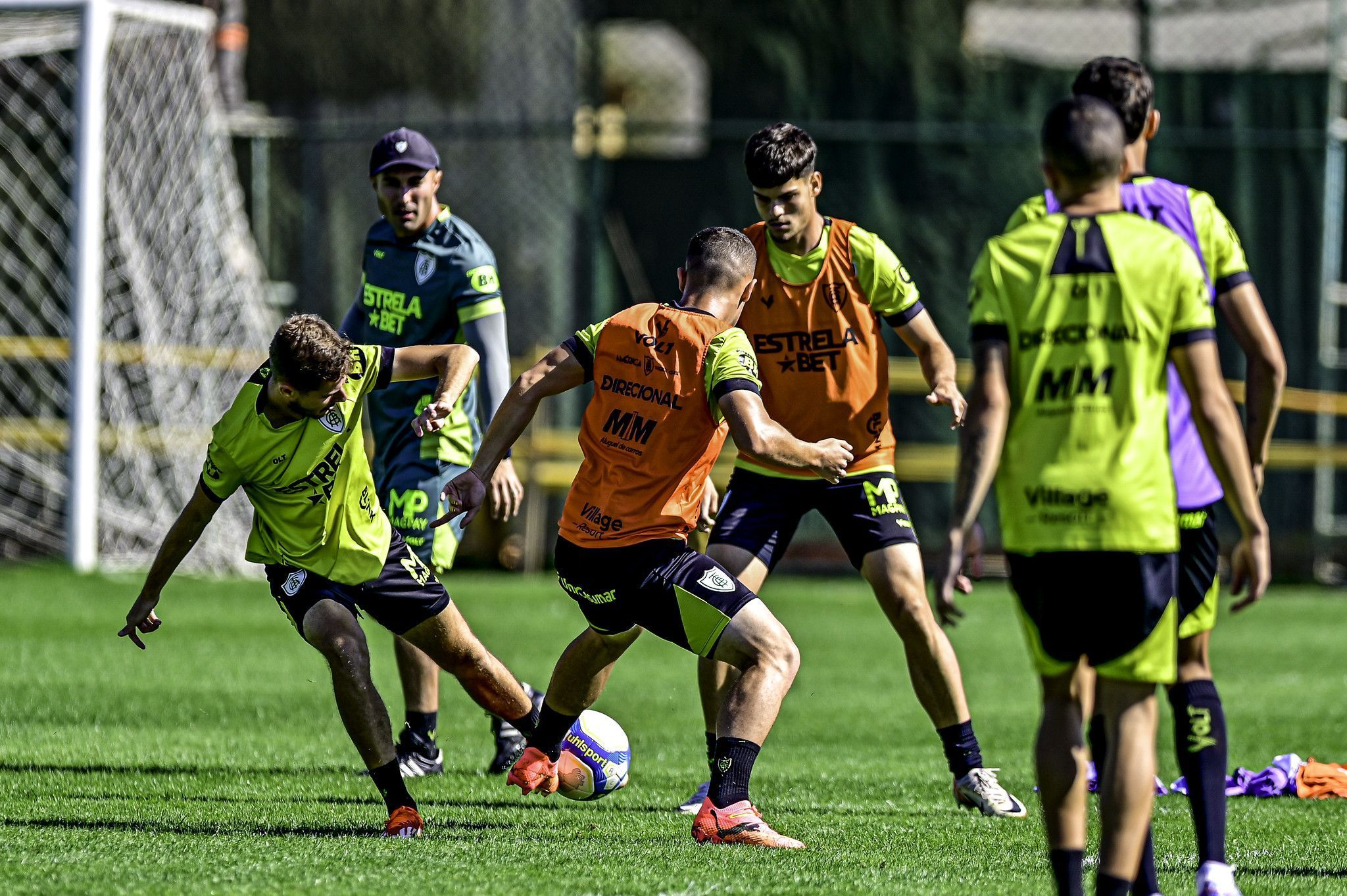 Trio do América avança em recuperação e se aproxima de retorno na Série B