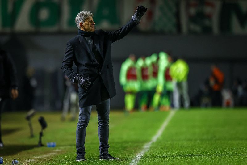 Após ser chamado de burro no empate do Grêmio, Renato dispara: 'Sou bom pra caramba'