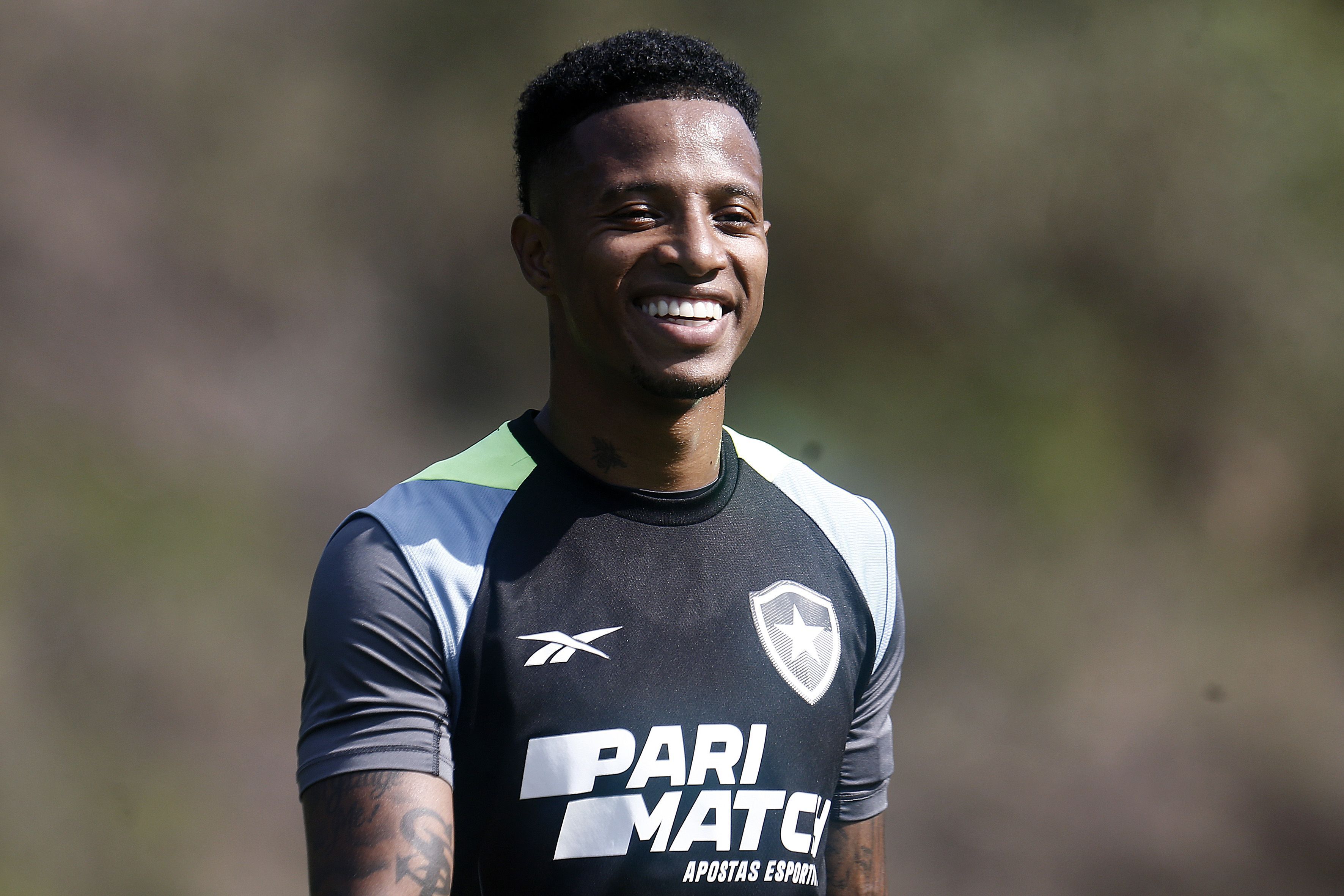 Jogadores do Botafogo fazem campanha por renovação de Tchê Tchê