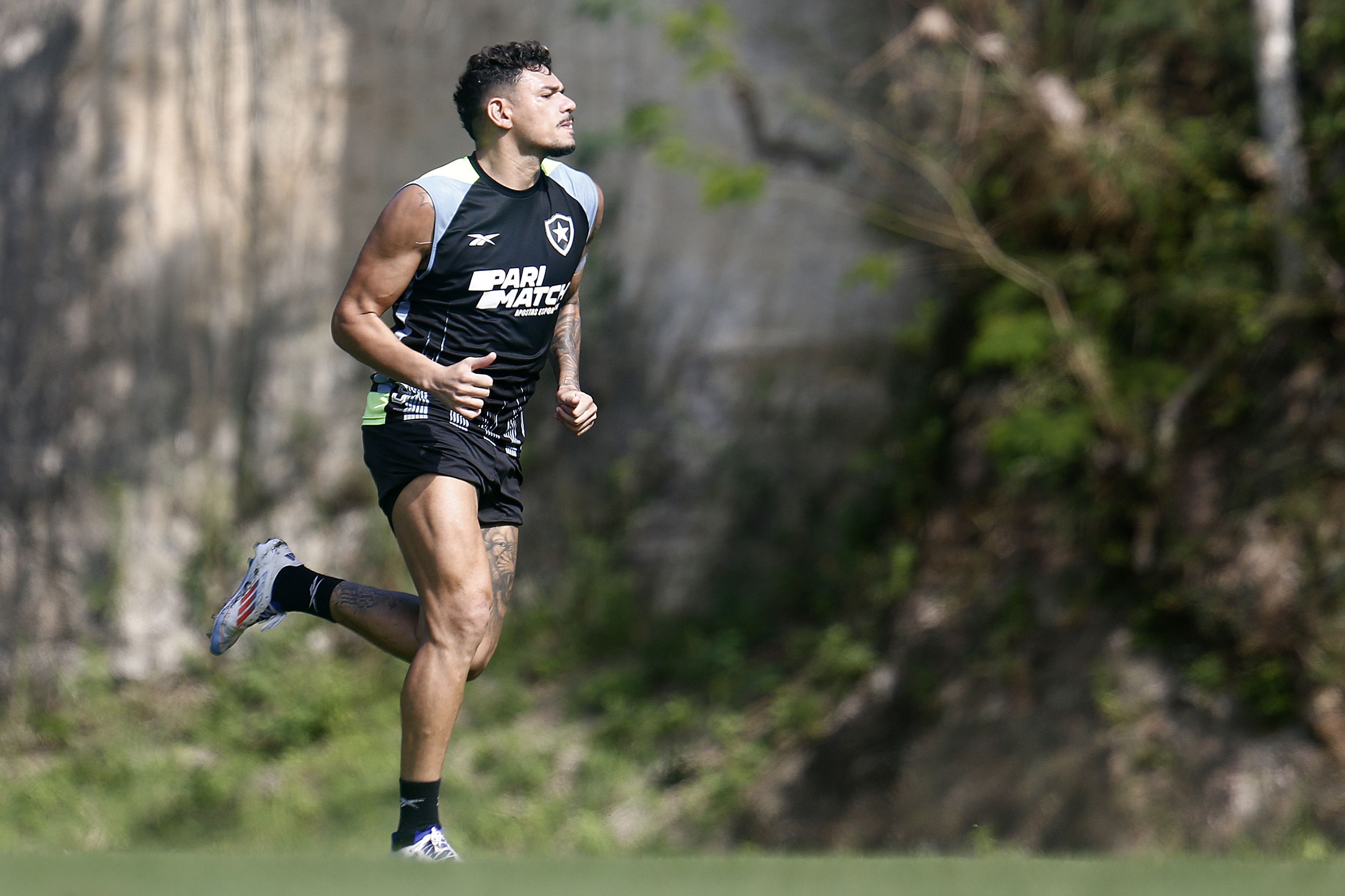 Escalação do Botafogo: Artur Jorge tem opções para enfrentar o Atlético