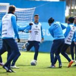 Sob pressão, elenco do Grêmio vê show de humor antes de jogo com o Cruzeiro