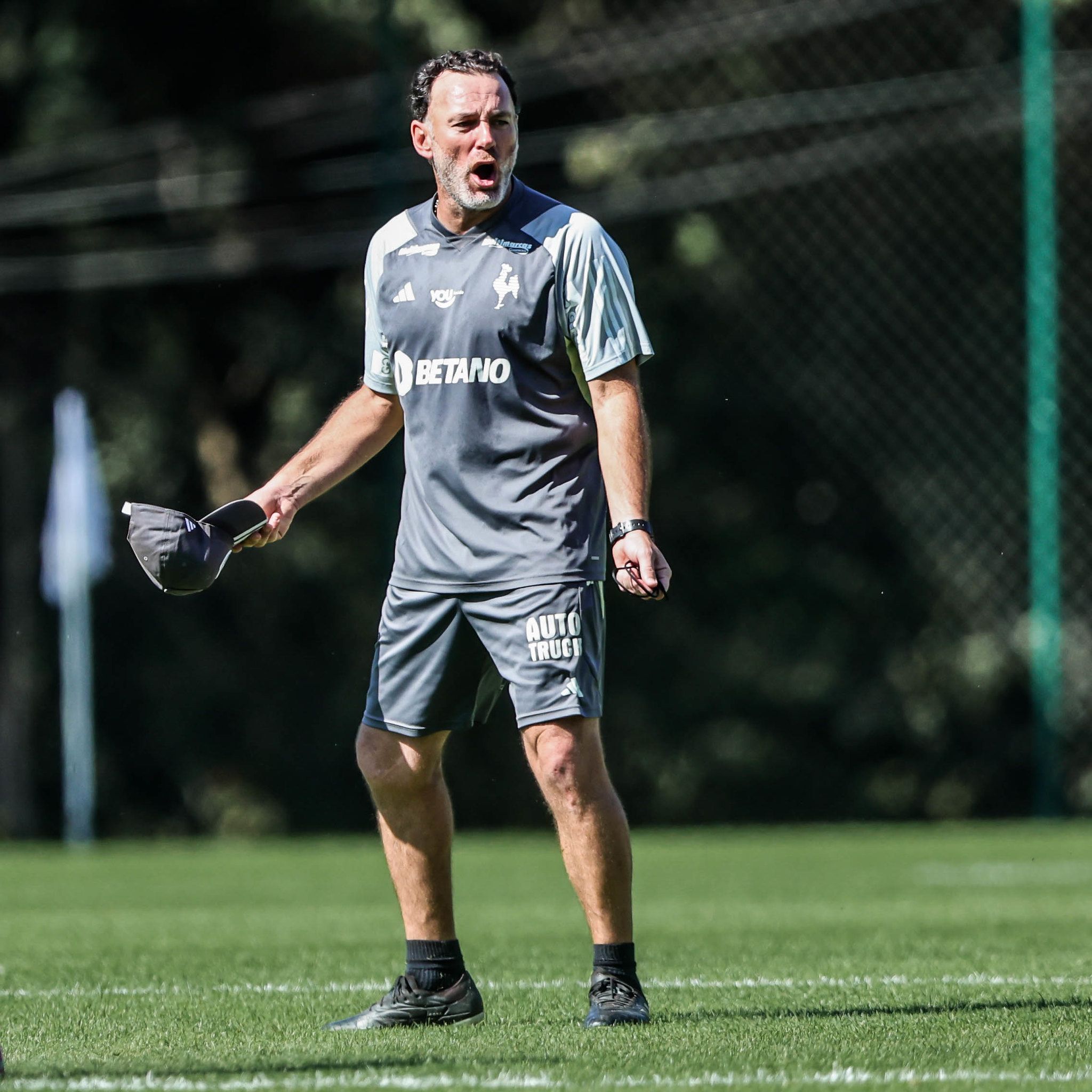 Escalação do Atlético: Milito ganha reforço de volante para duelo com o Botafogo