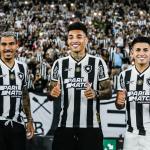 Destaque do Botafogo em 2024 embarca para apresentar-se ao novo clube