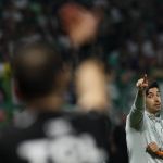 Abel reage à chance de troca entre Dudu, do Palmeiras, e Gabigol, do Flamengo
