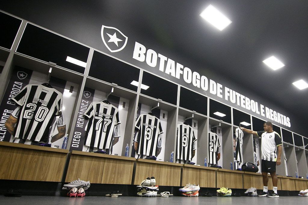 Escalação do Botafogo: Artur Jorge faz alterações para enfrentar o Atlético