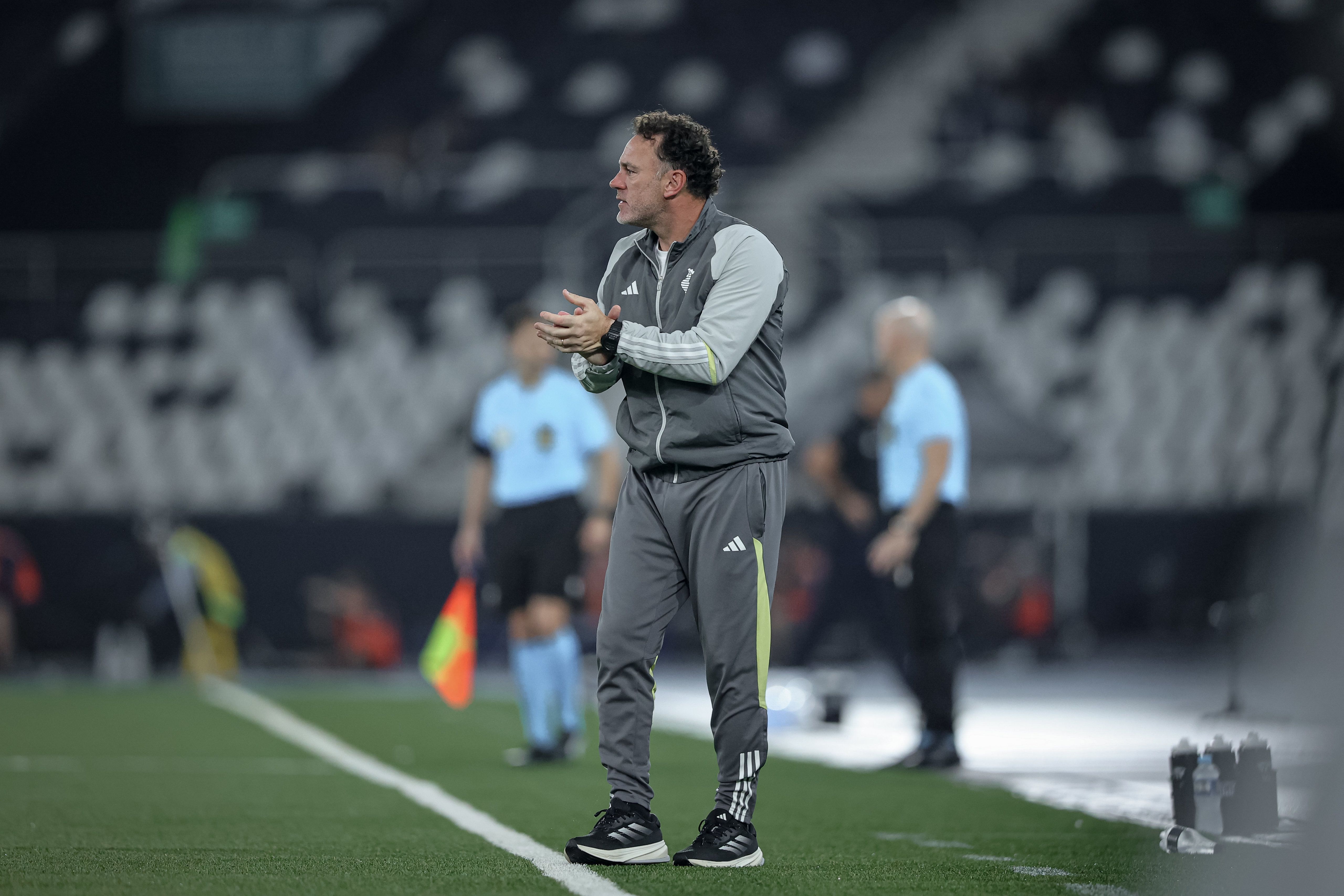 Milito lamenta nova 'derrota dolorosa' do Atlético: 'Temos que resistir'