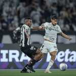 Insatisfeito com arbitragem, Scarpa, do Atlético, ironiza empresa contratada pelo Botafogo