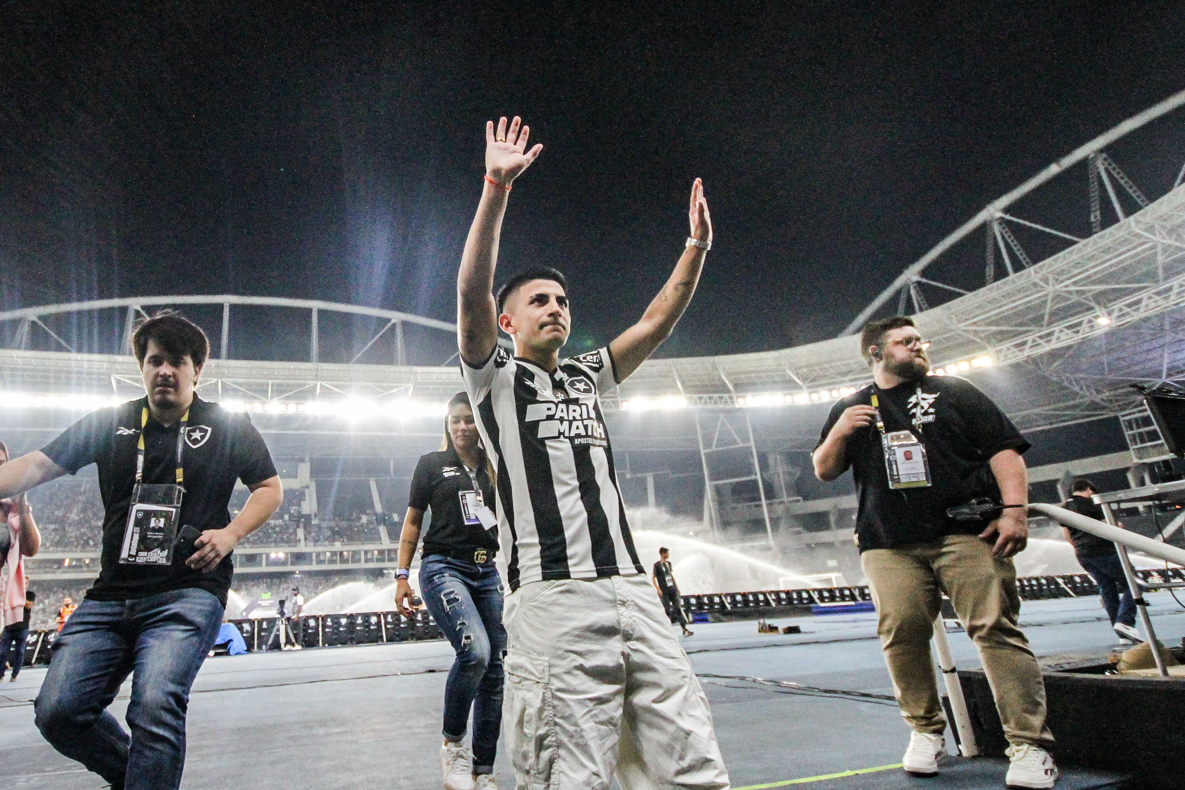 Botafogo define data de apresentação de Thiago Almada, reforço para 2024