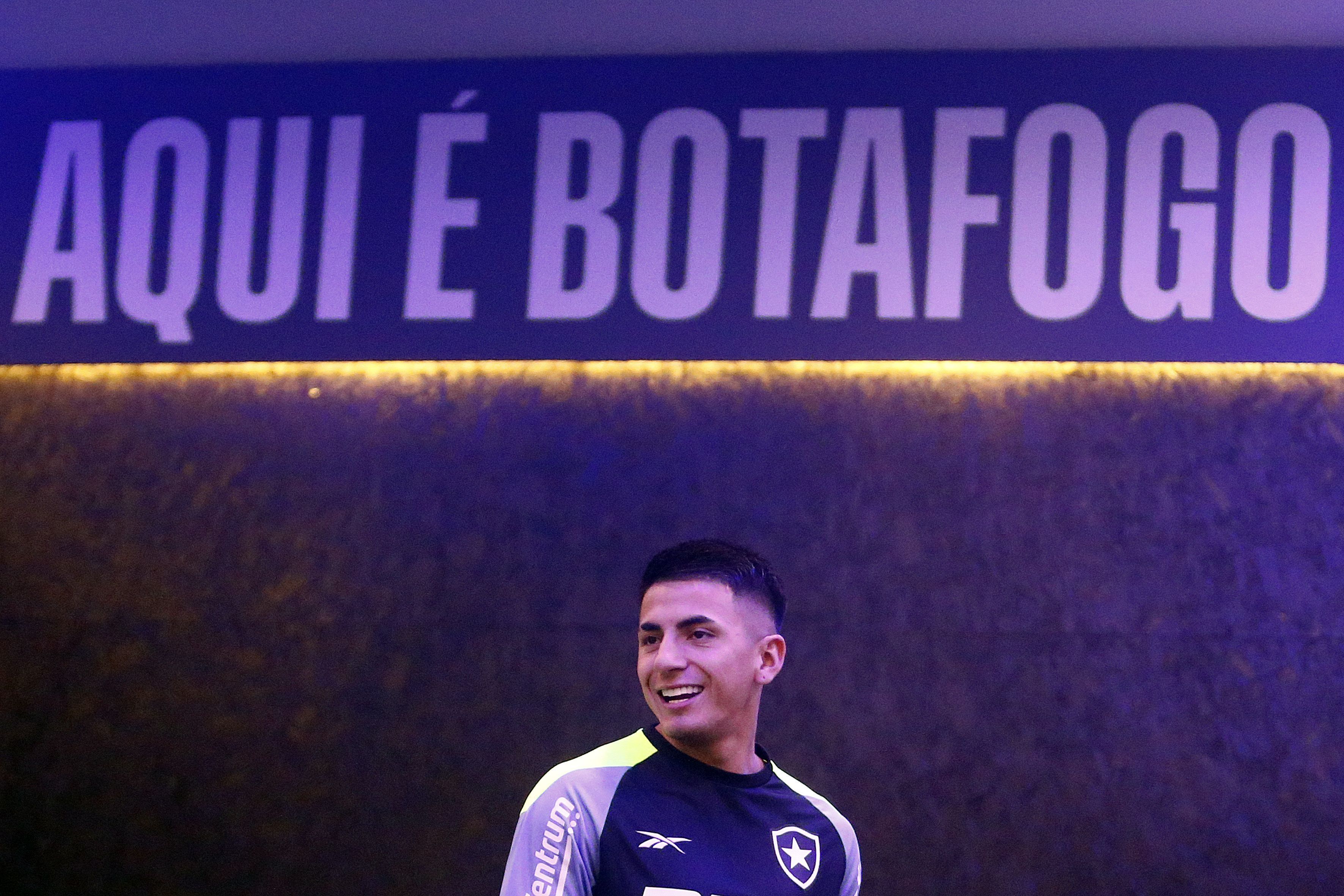 Desafio no Botafogo é caminho para Almada voltar à seleção da Argentina