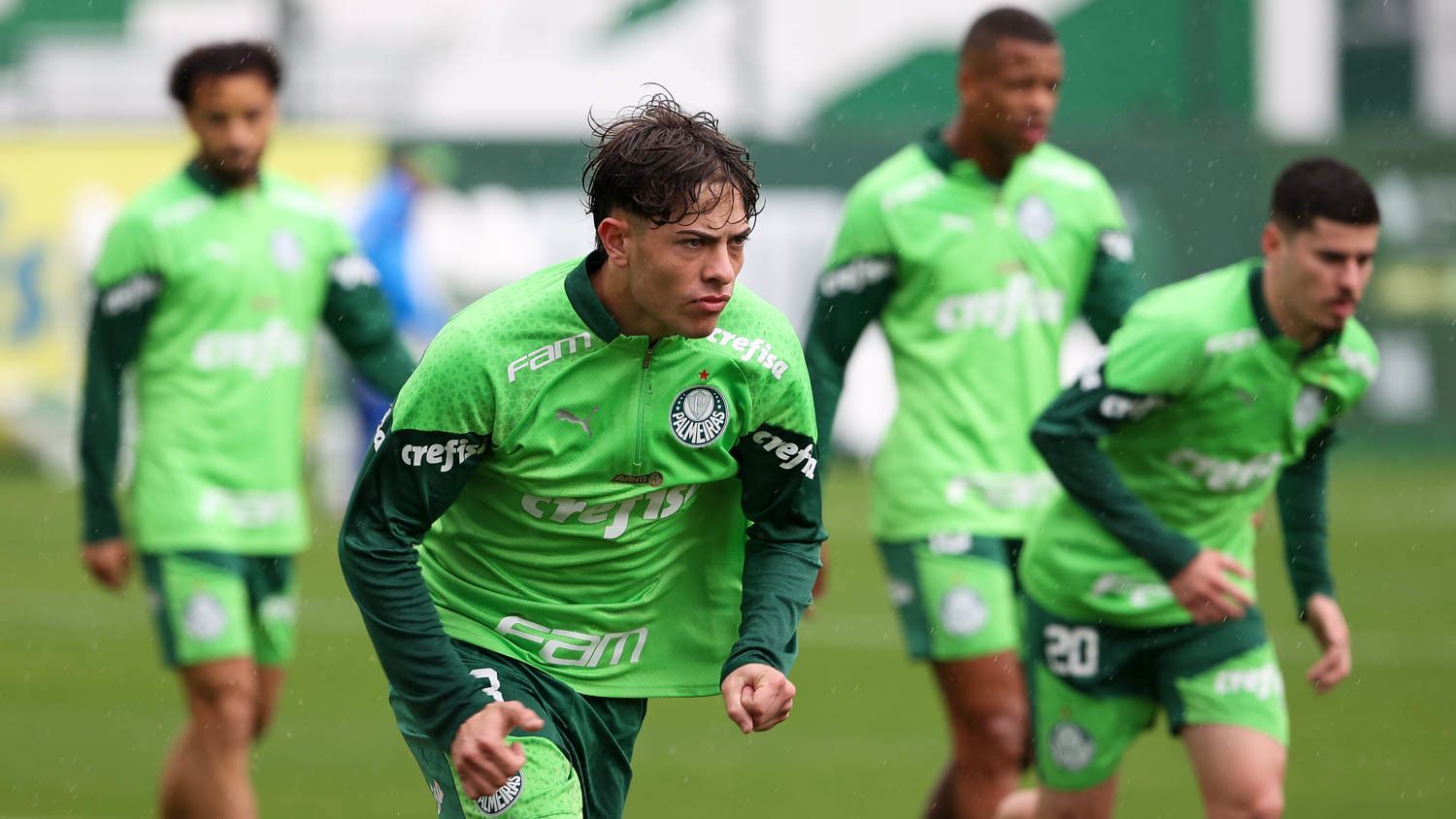 Novo lateral do Palmeiras avalia concorrência com ex-Cruzeiro e ex-Atlético
