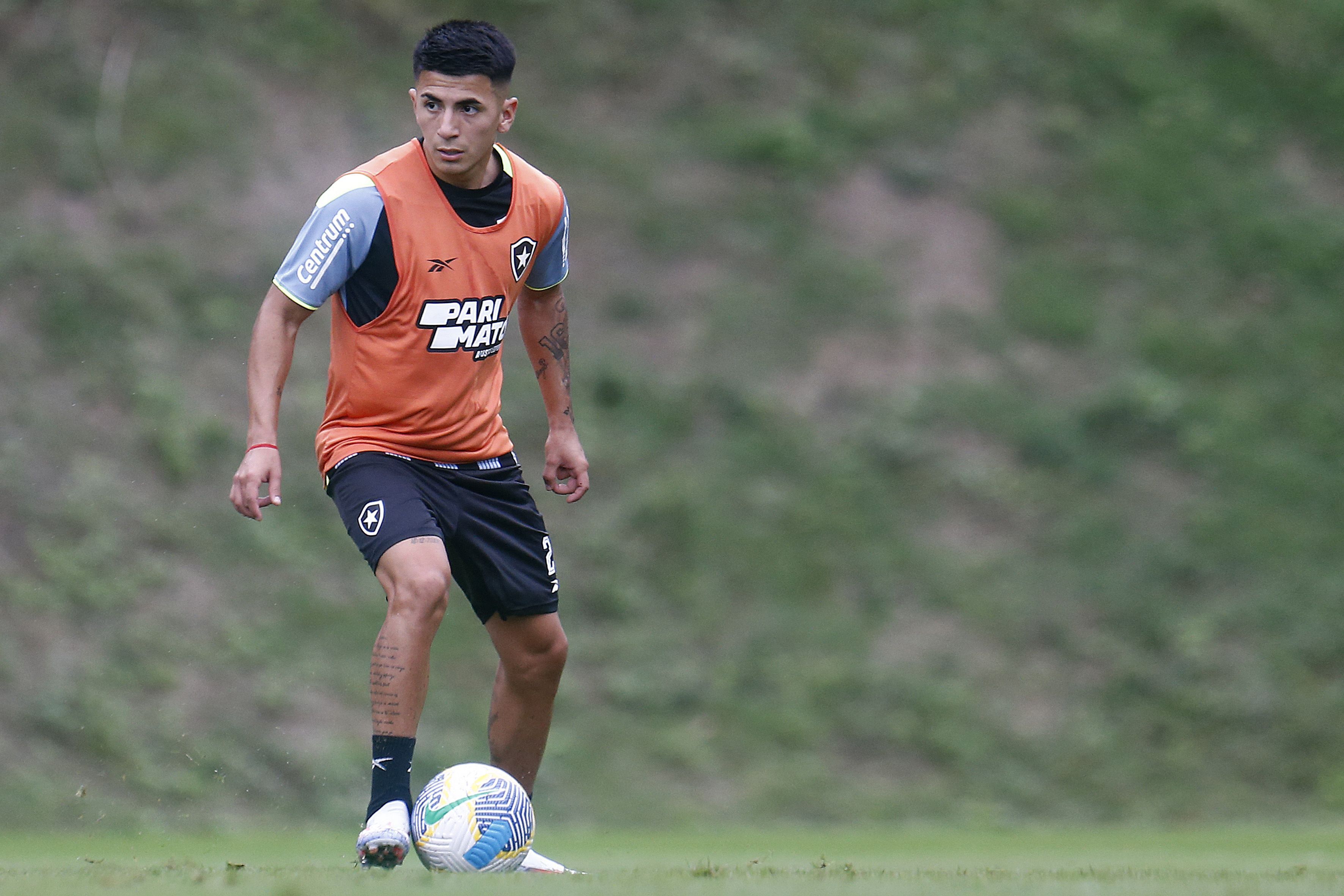 Copa do Brasil: Almada chega ao Rio e pode estrear pelo Botafogo