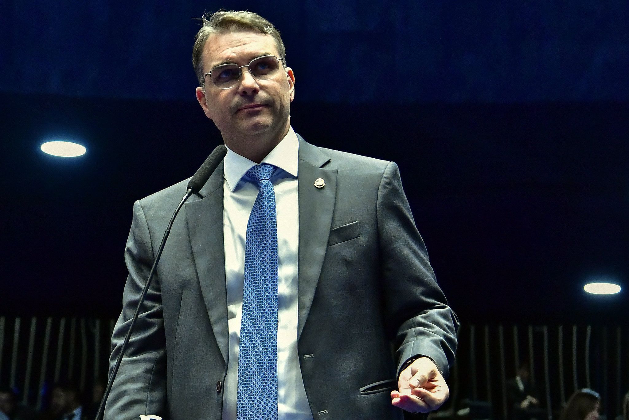 Flávio Bolsonaro pede que TCU investigue contrato para distribuição de marmitas em São Paulo
