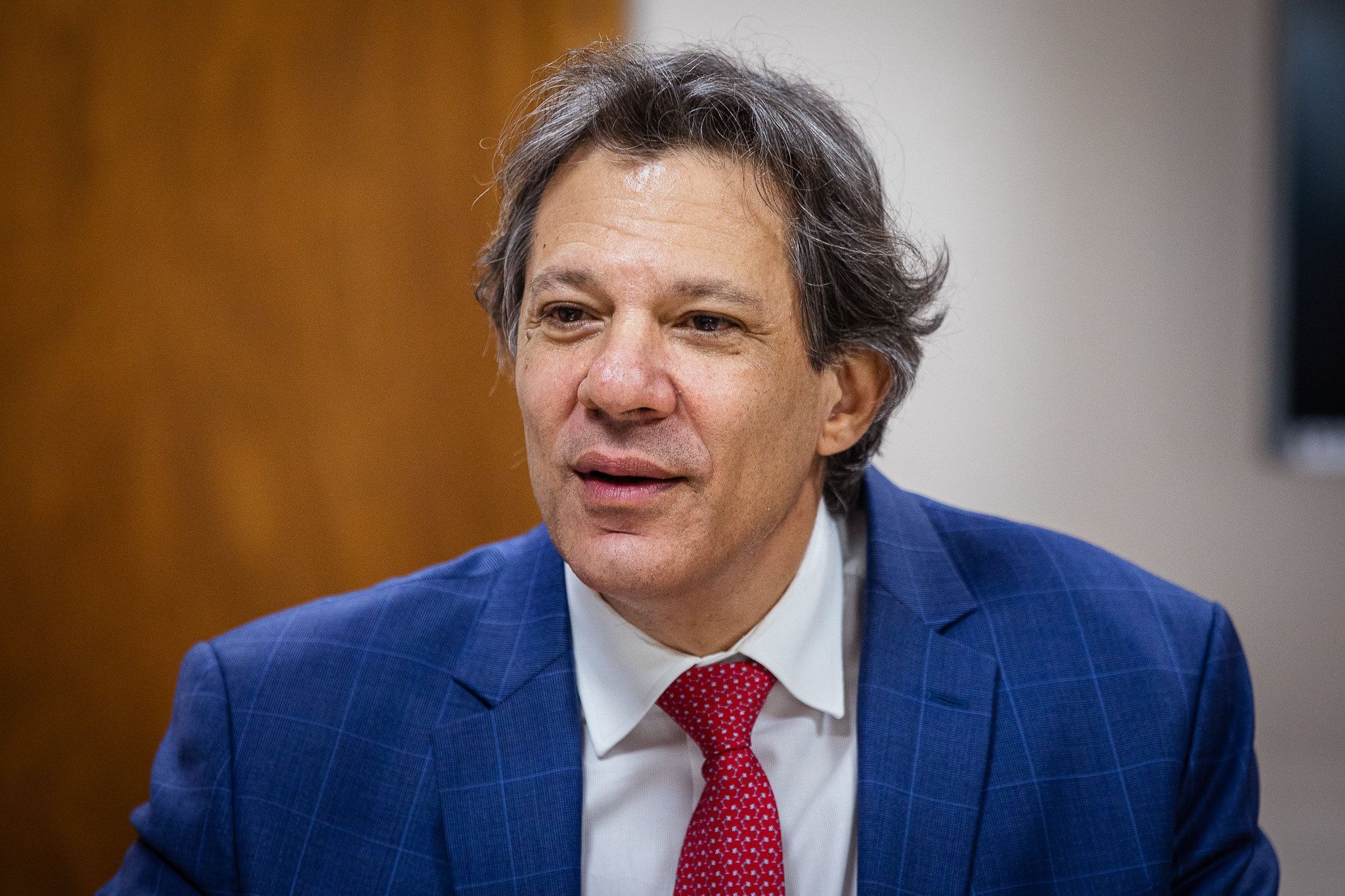 Haddad anuncia congelamento de R$ 15 bi para cumprir a meta fiscal