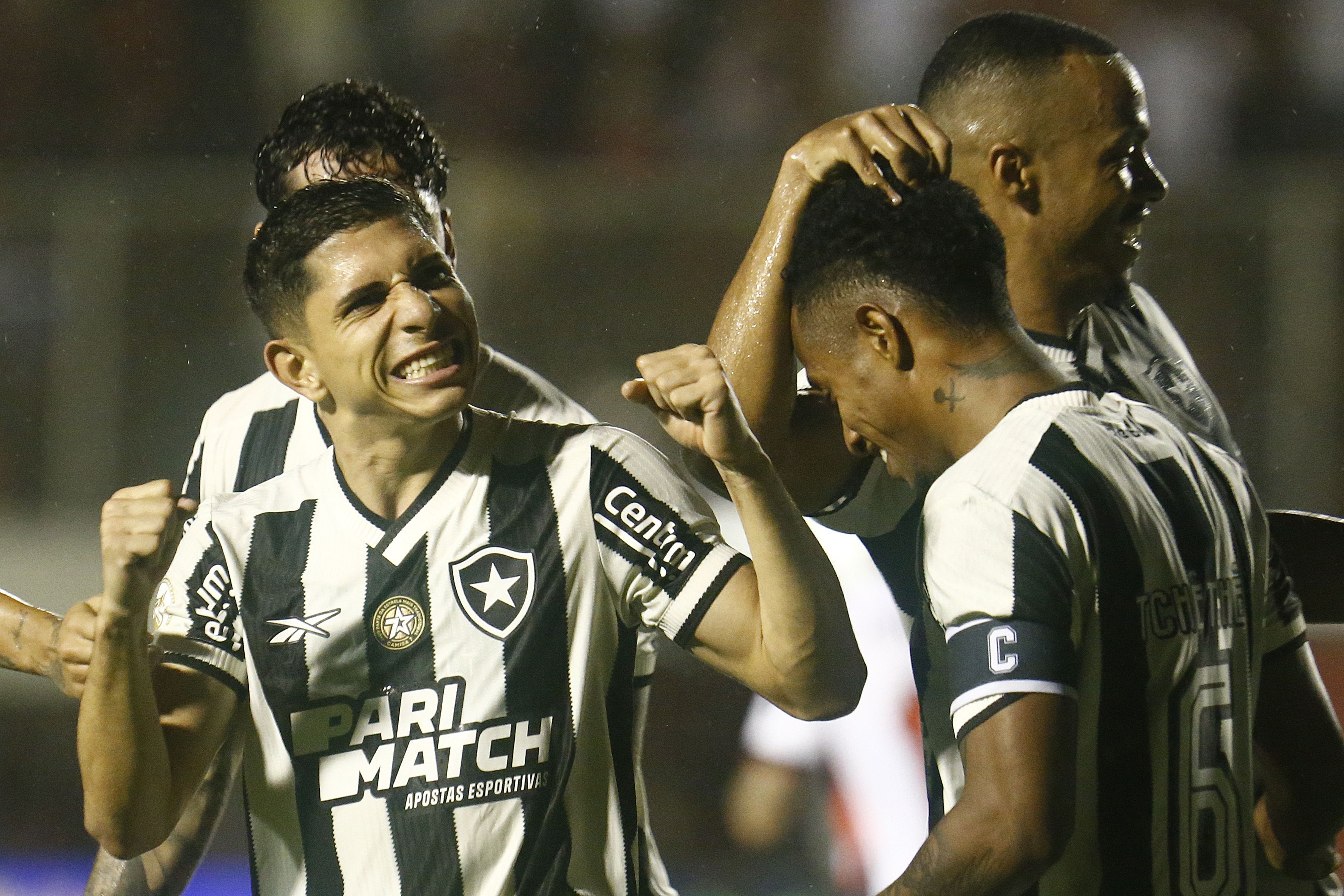 Perto de ano mais artilheiro no Brasil, Savarino assume protagonismo no Botafogo
