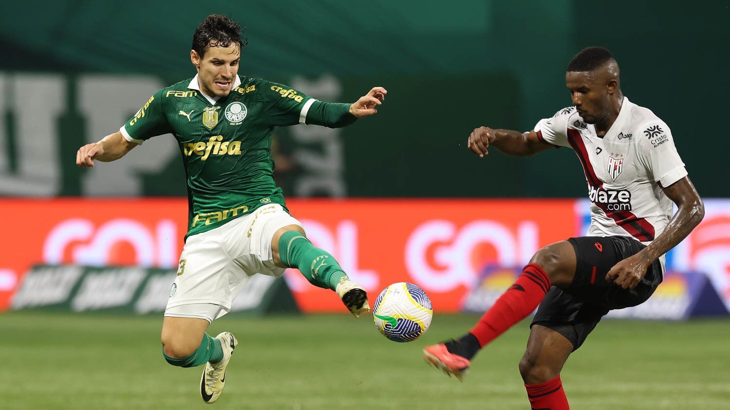 Raphael Veiga projeta Palmeiras com novos reforços e joga 'problema' para Abel