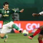 Raphael Veiga projeta Palmeiras com novos reforços e joga 'problema' para Abel