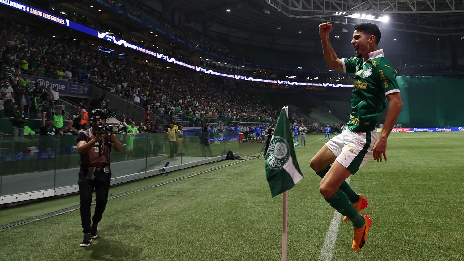 Palmeiras vence Atlético-GO, assume vice-liderança e atinge marca no Allianz