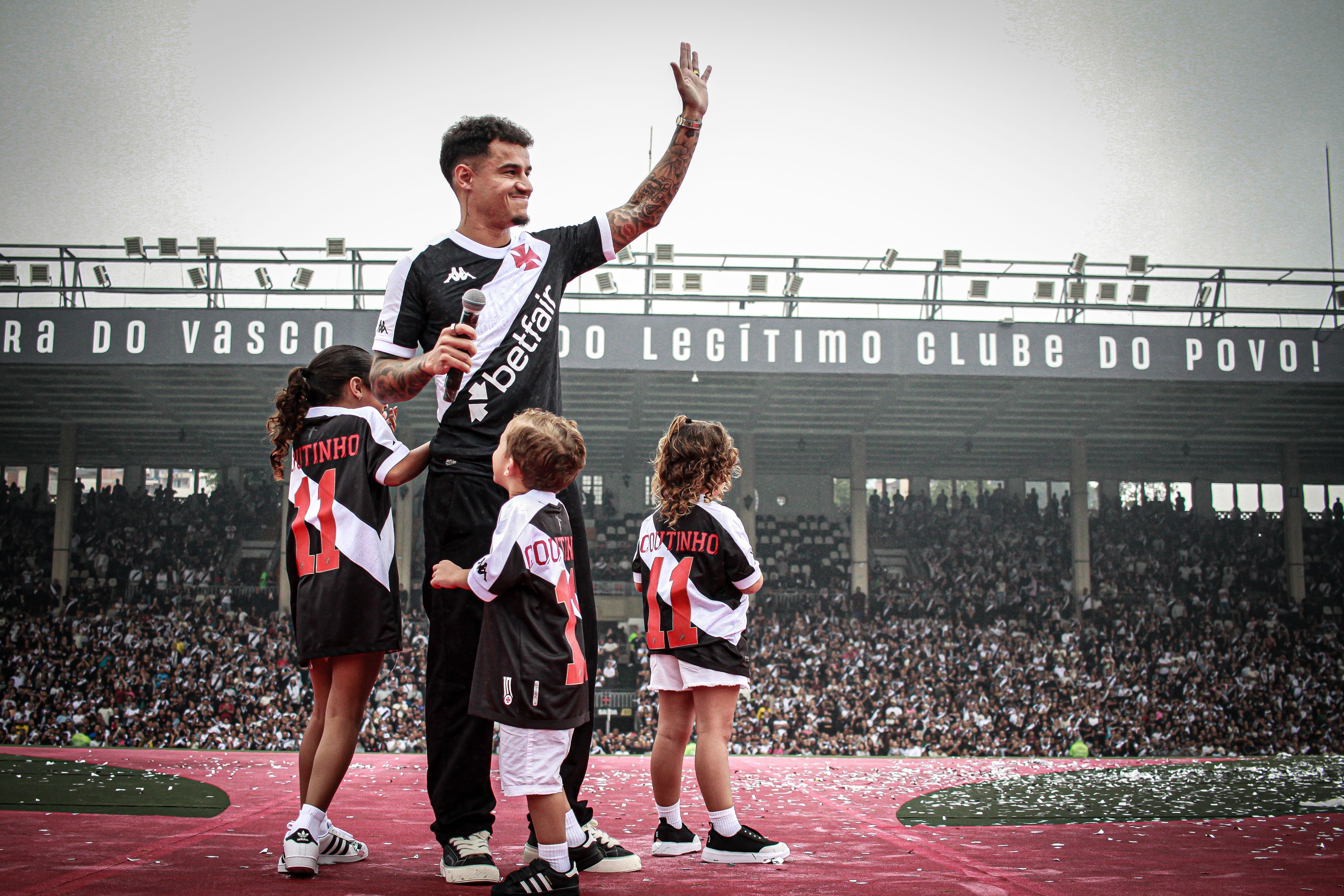Vasco tem quatro jogadores entre o 15 mais queridos pelos torcedores; veja