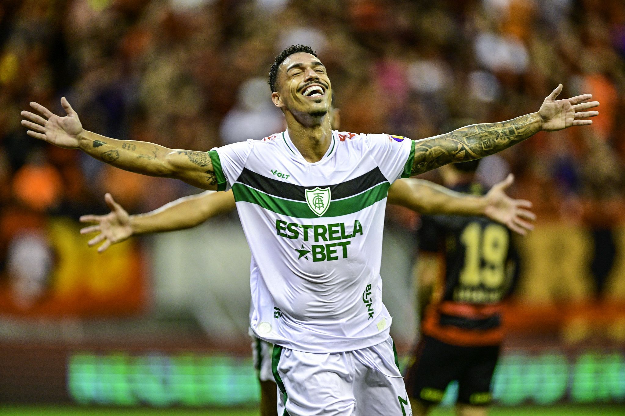 Éder analisa bola parada do América e exalta ‘elenco completo’ na Série B