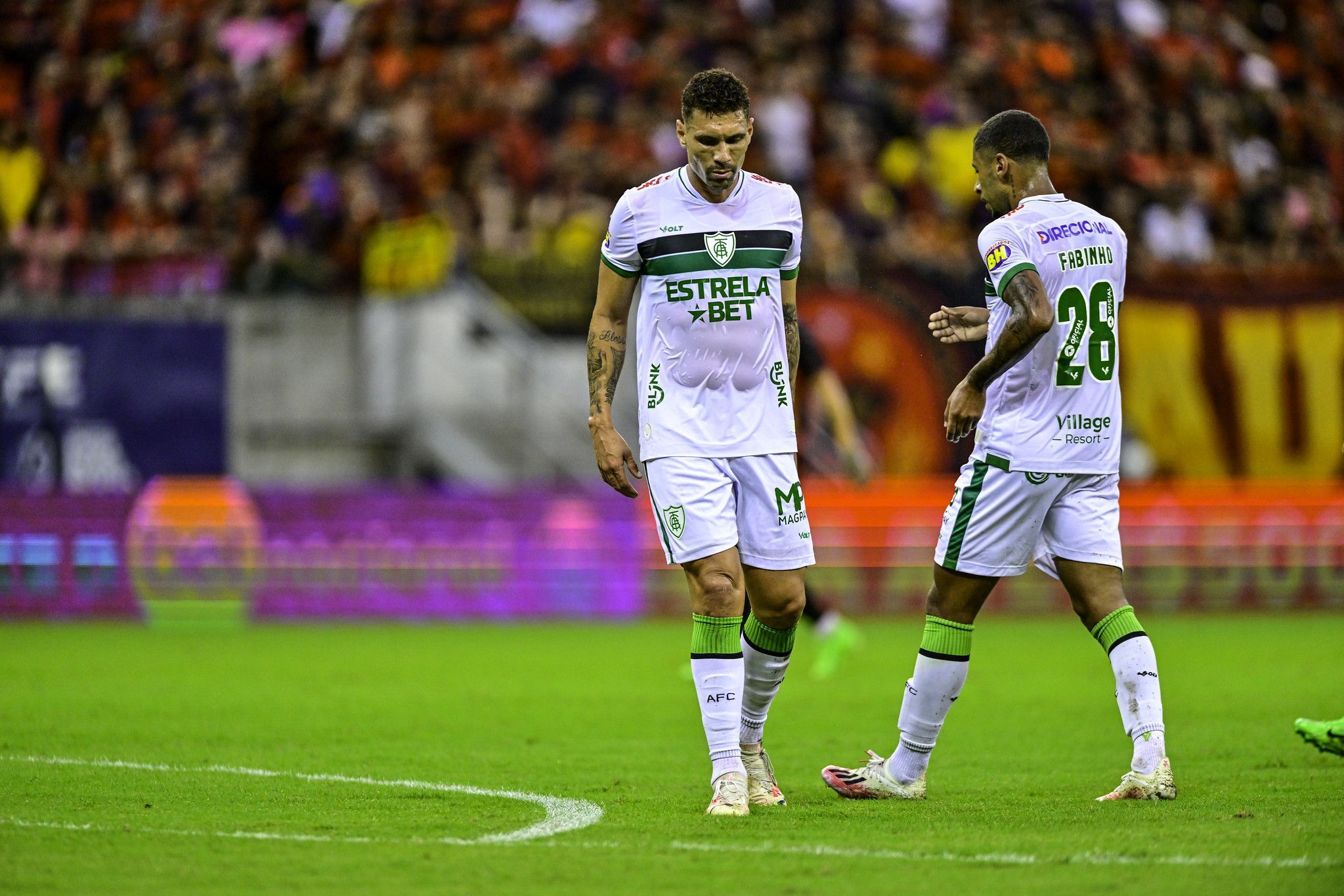 Moisés, do América, lamenta gol sofrido, mas valoriza empate pela Série B