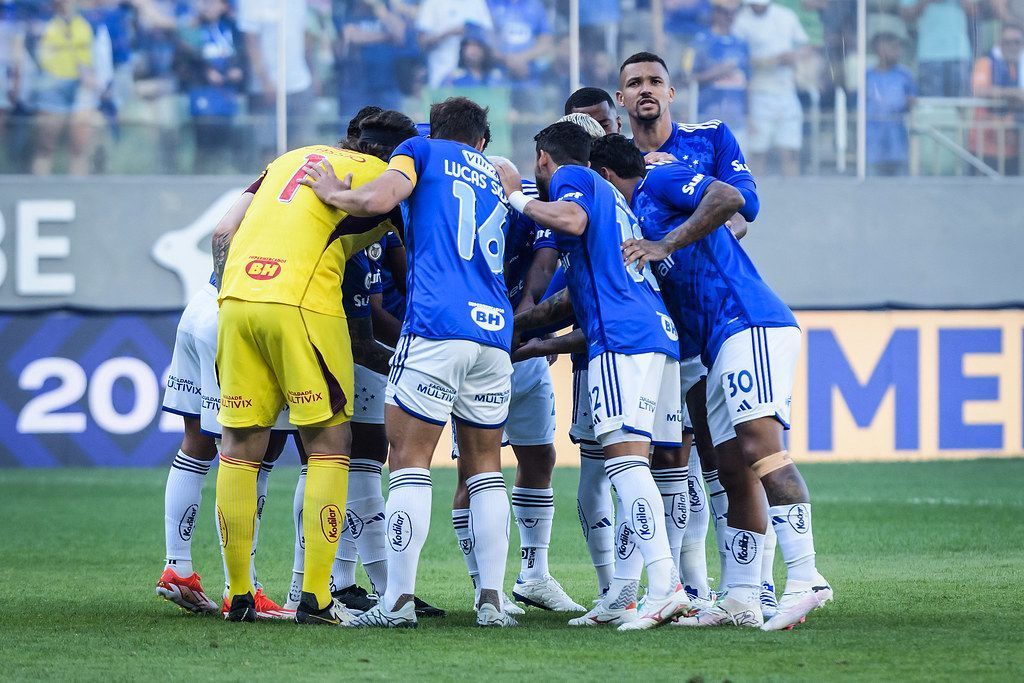 Técnico do Cruzeiro rasga elogios a novo titular da equipe