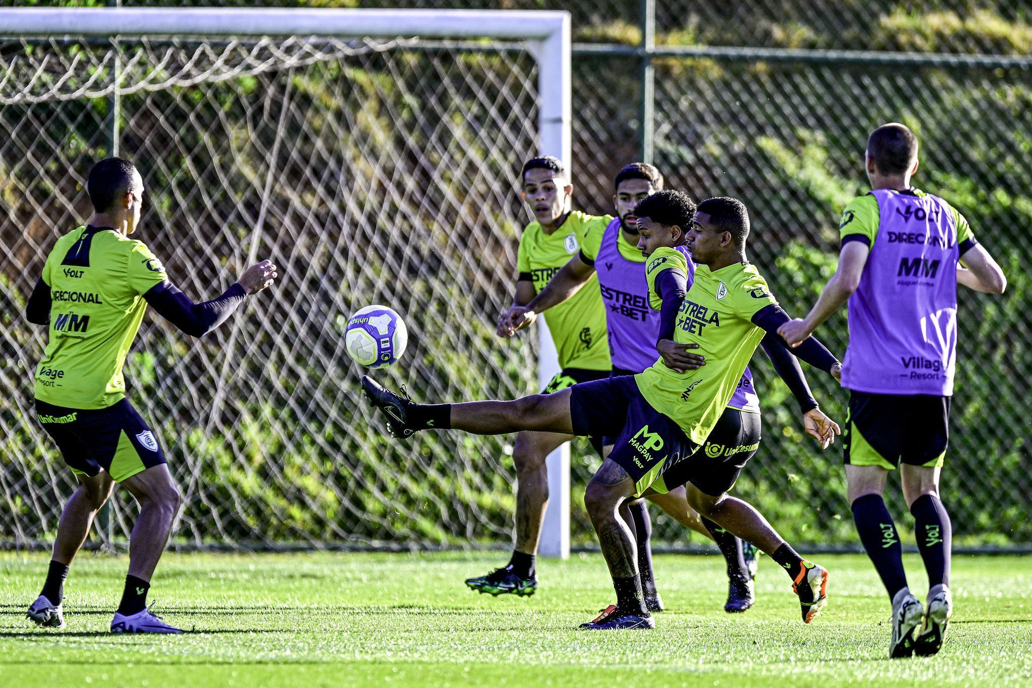 Dupla do América é liberada para transição e se aproxima de retorno na Série B