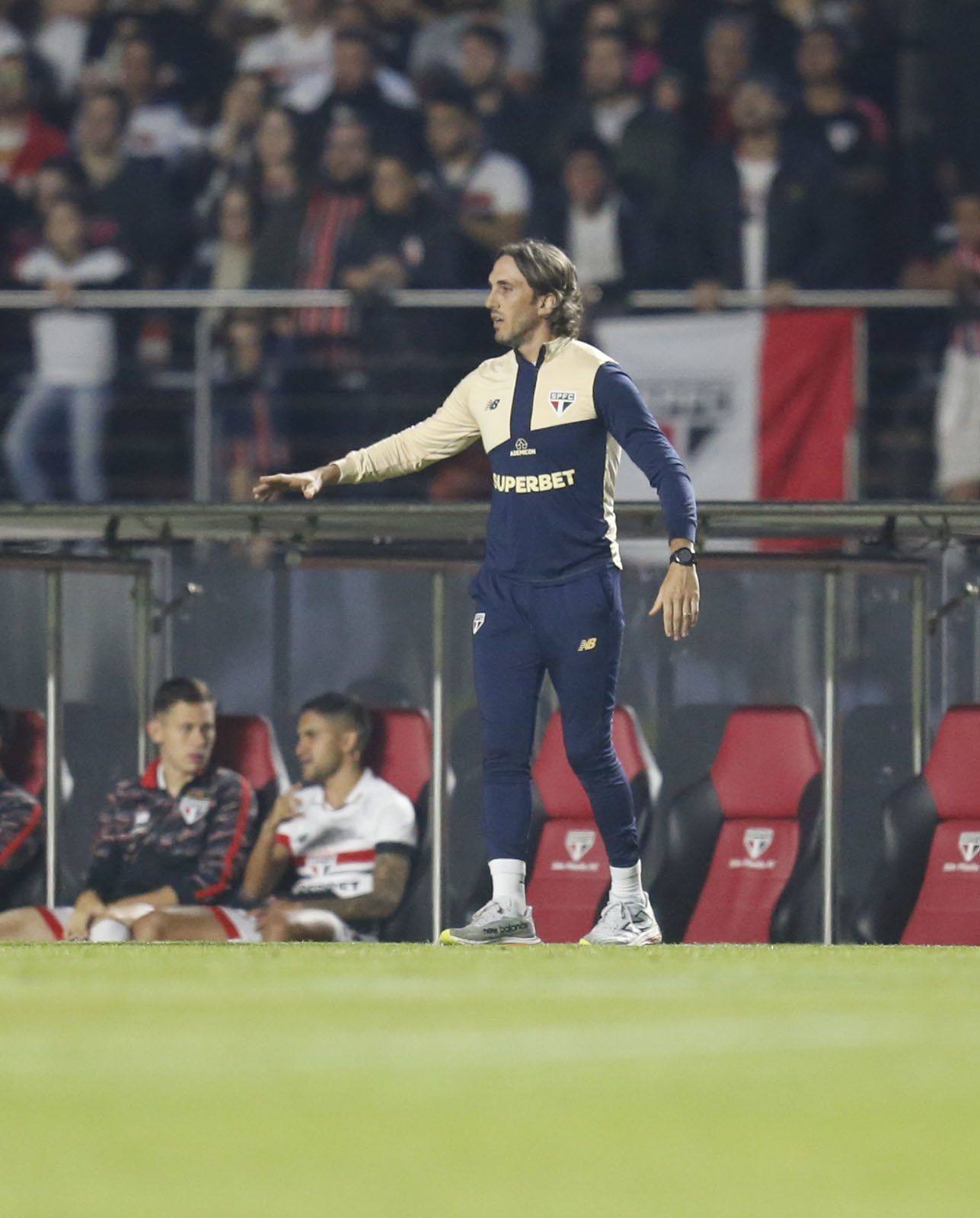 Zubeldía cobra reposição após lesão de Alisson no São Paulo