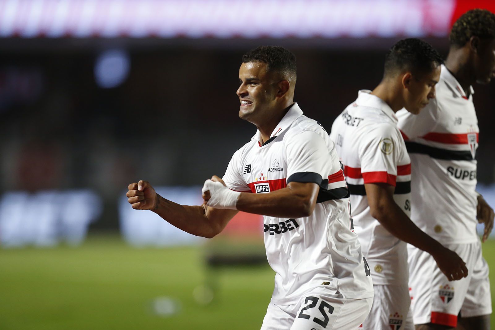 Por que perder Alisson preocupa tanto o técnico do São Paulo