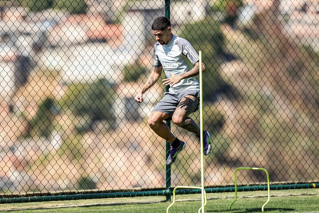 Jogador inicia transição no Atlético três meses após grave lesão