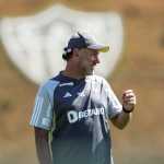 Escalação do Atlético: Milito prepara mudança defensiva para jogo contra o Vasco