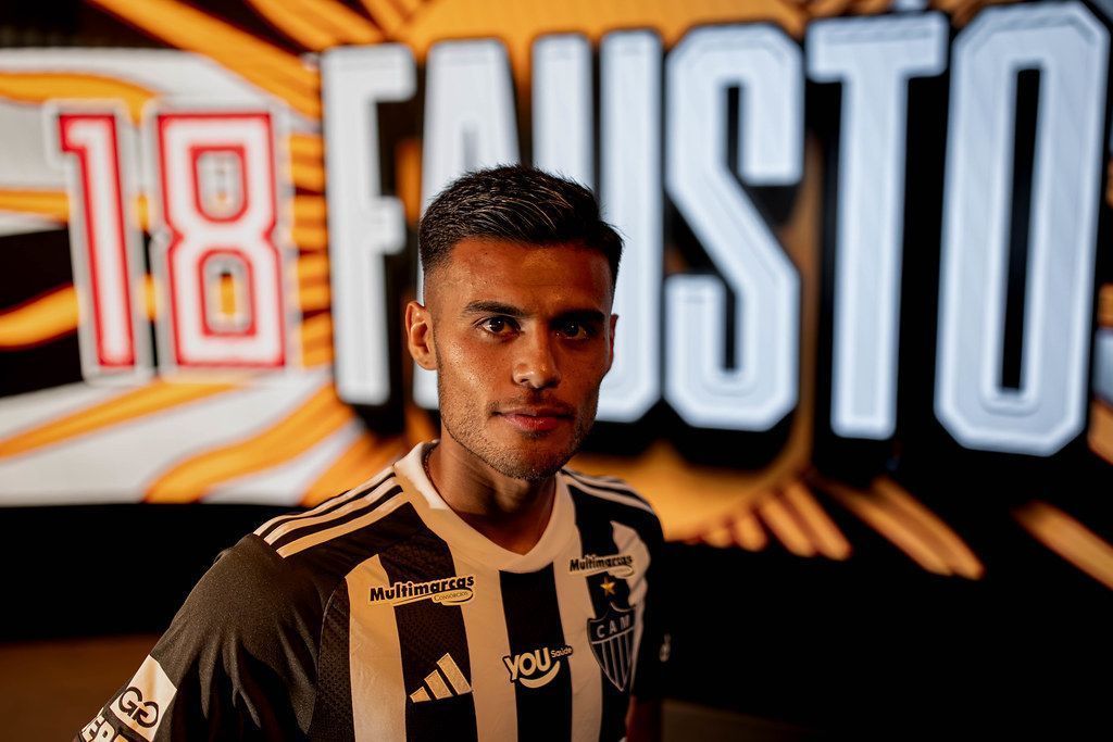 Fausto Vera será 22° argentino a vestir a camisa do Atlético; relembre todos