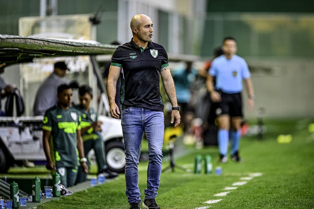 Cauan de Almeida reage a vaias da torcida do América após empate em casa