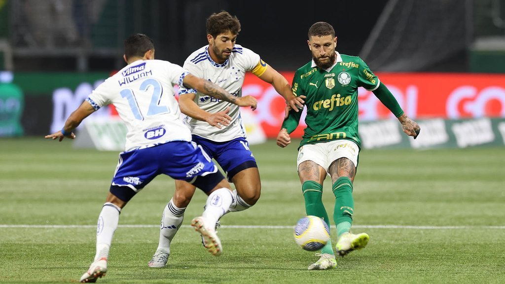Cruzeiro perde para o Palmeiras fora de casa em jogo marcado por polêmica