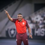 Roger Machado avalia desempenho em estreia com derrota pelo Internacional