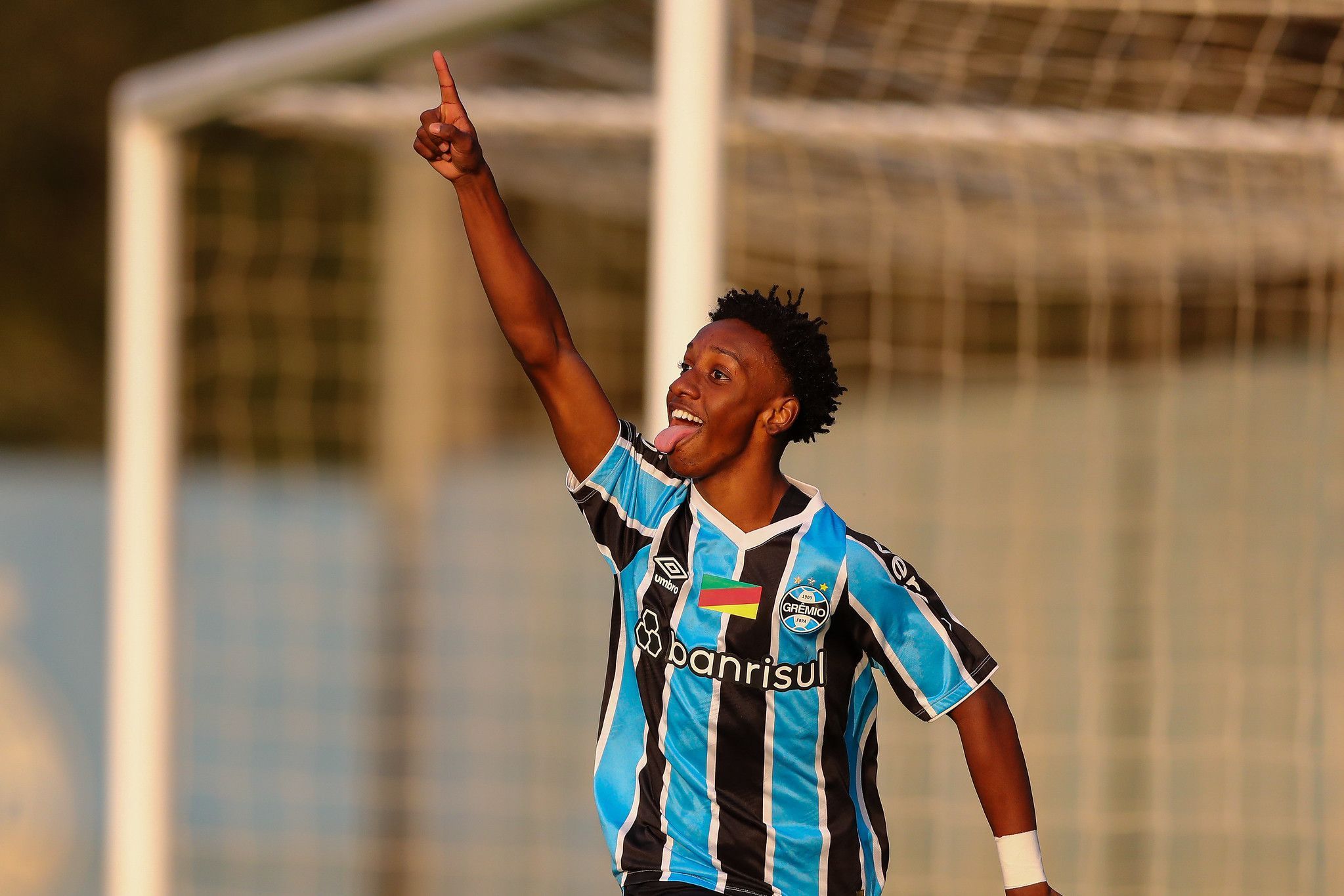 Grêmio recusa proposta milionária do Chelsea por joia da base
