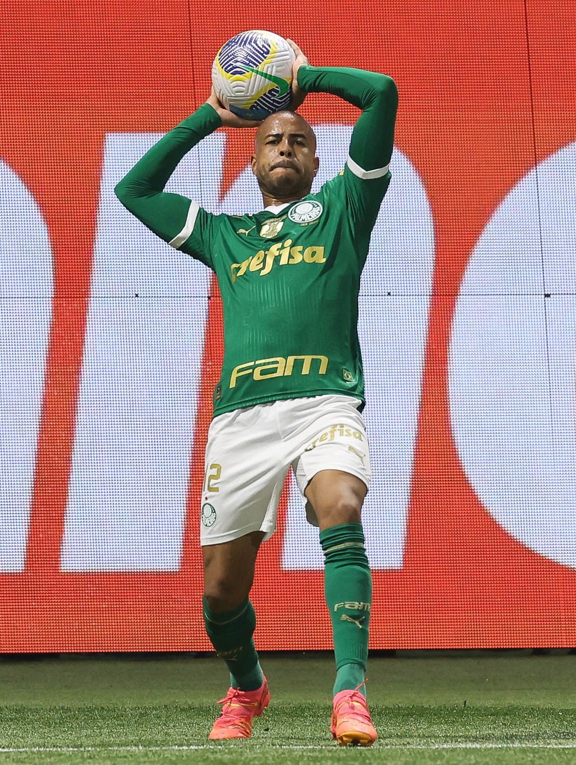 Lateral preocupa no Palmeiras, e Abel desfalca time contra Fluminense