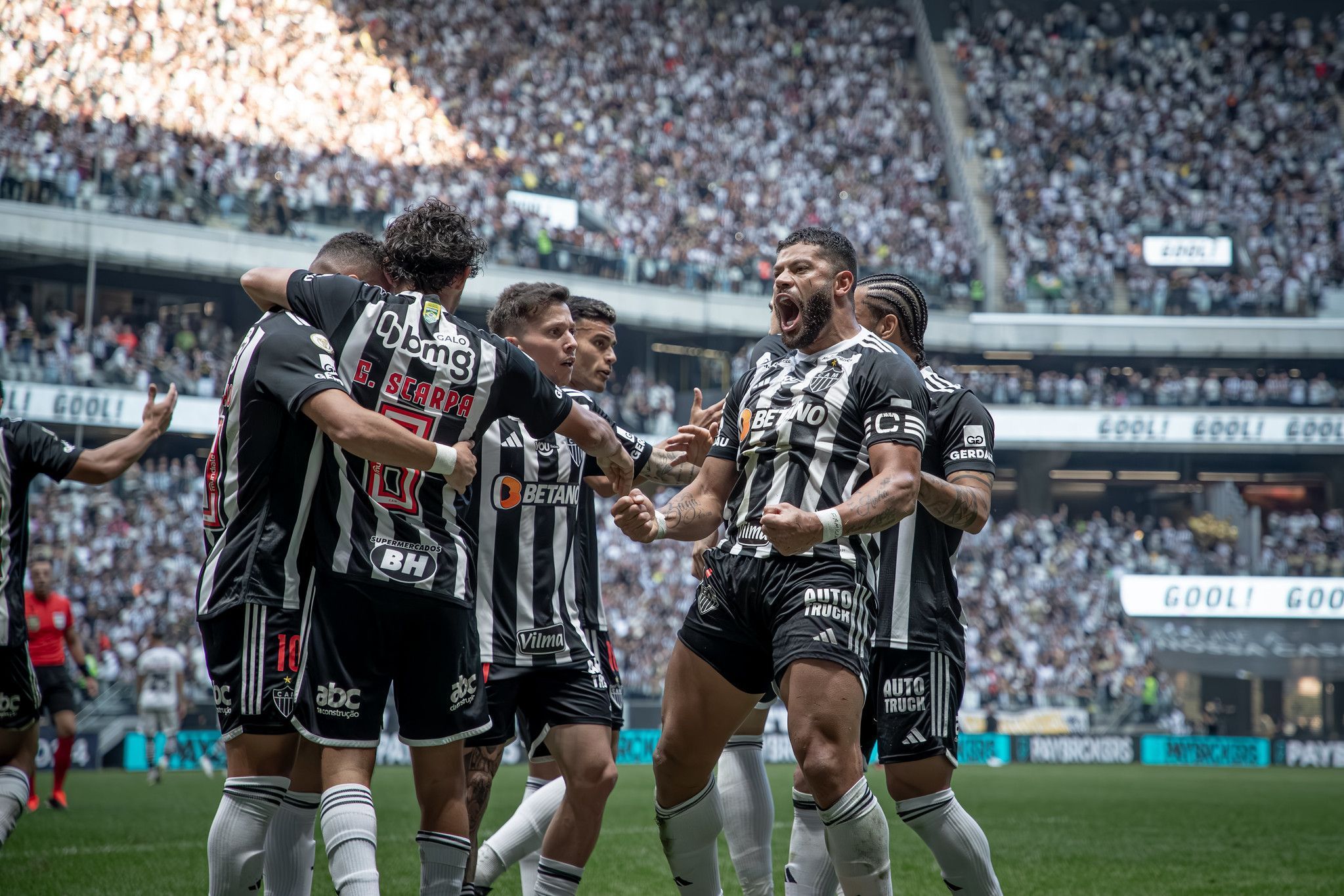 Hulk decide, e Atlético vence o Vasco pelo Brasileiro em Arena MRV lotada