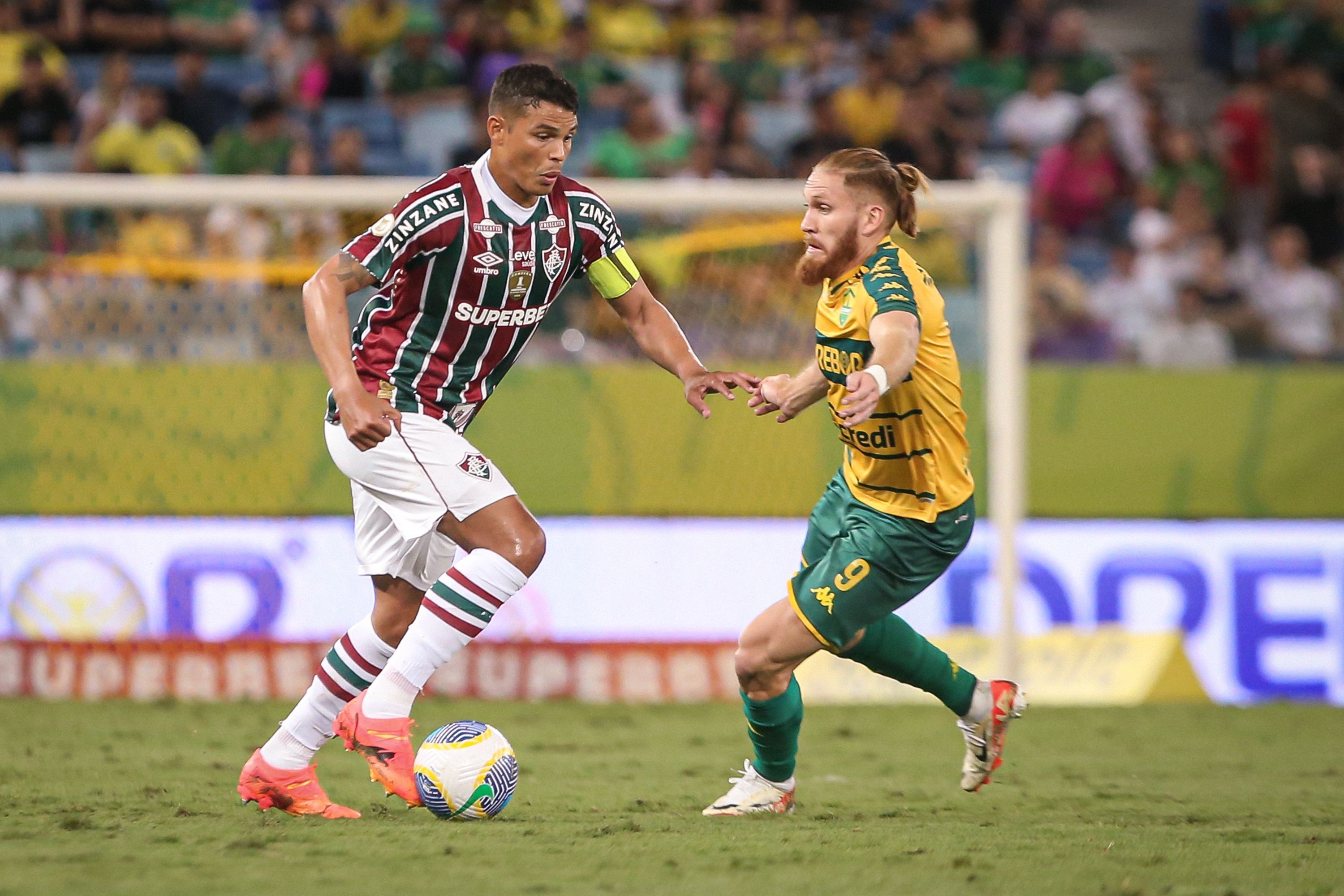 Estreante no Fluminense, Thiago Silva destaca força dos jovens do elenco