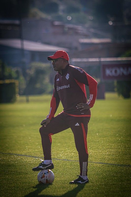 Contra o Bahia, Roger Machado busca primeira vitória no comando do Inter