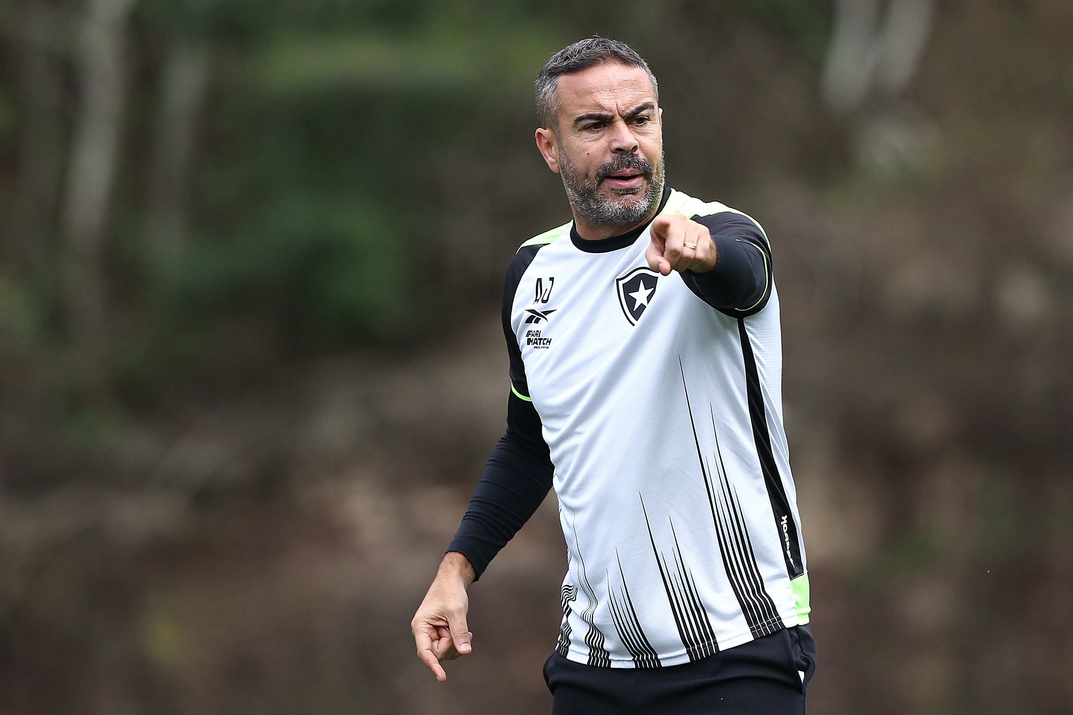Botafogo vira a chave e terá muitas mudanças para enfrentar o Bahia