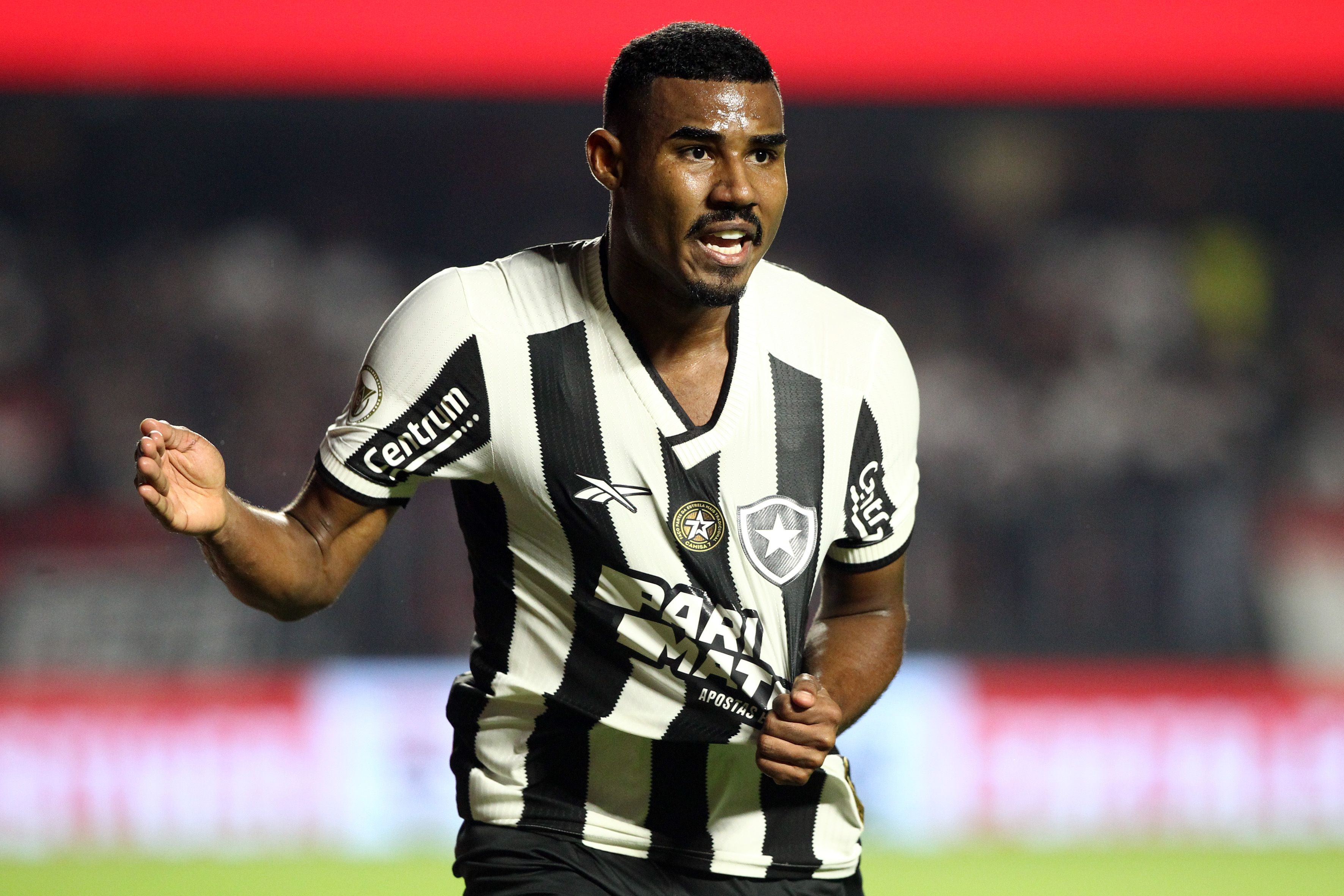 Exame confirma lesão na coxa direita de Cuiabano, do Botafogo