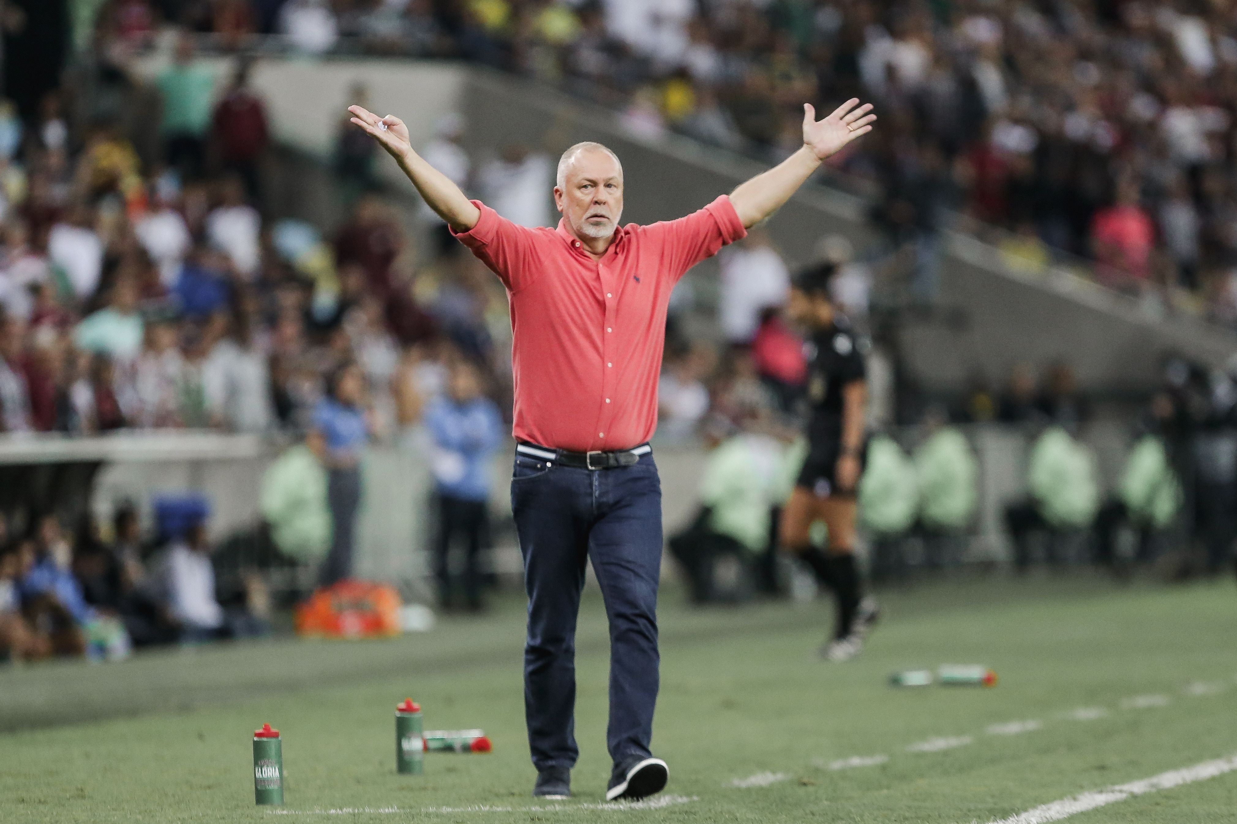 Mano Menezes explica soluções encontradas no Fluminense, após nova vitória