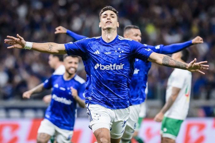 Juan Dinenno cobrou pênalti com categoria e balançou as redes no Mineirão