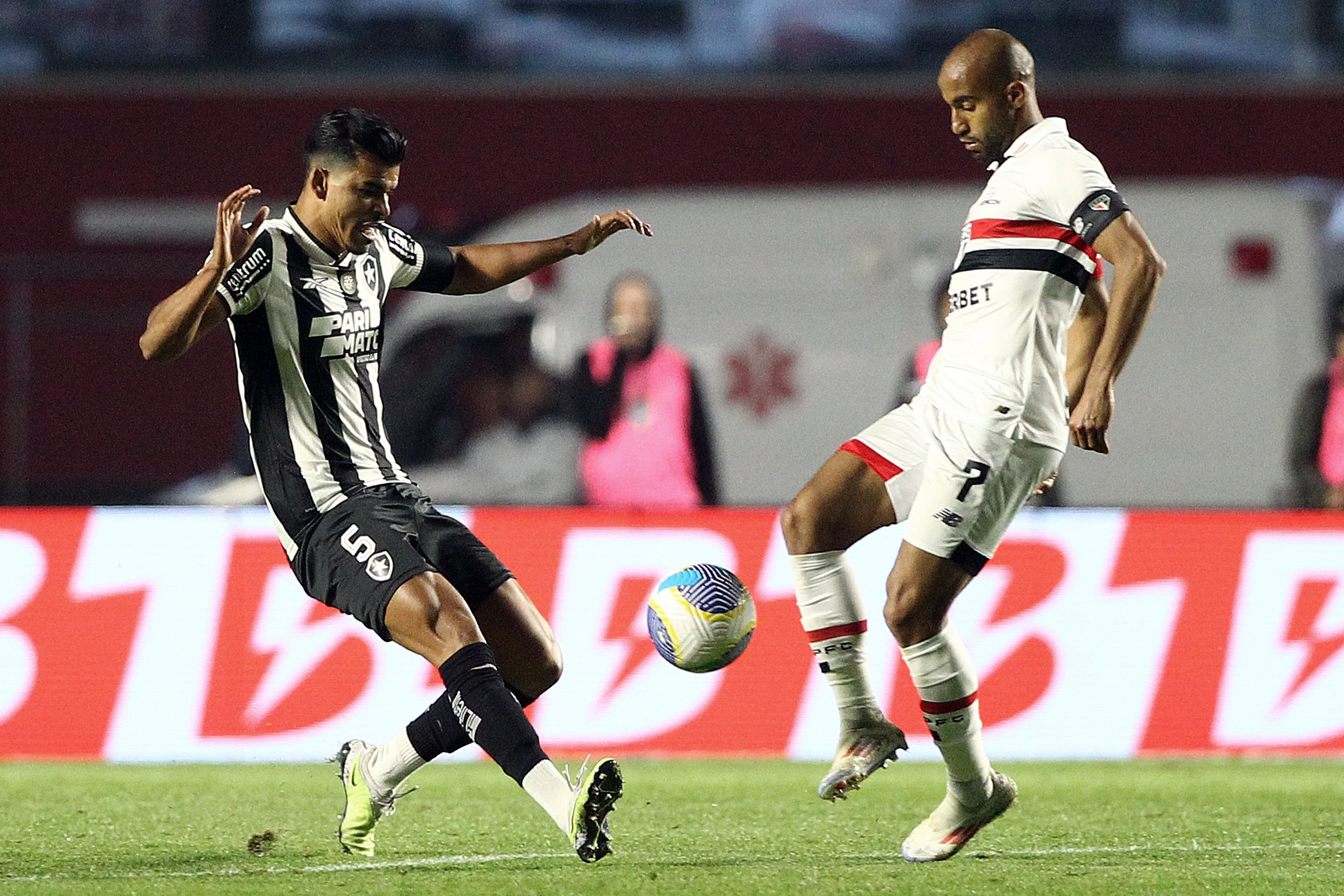 Botafogo e São Paulo superam valor milionário em premiações e bilheteria na Libertadores
