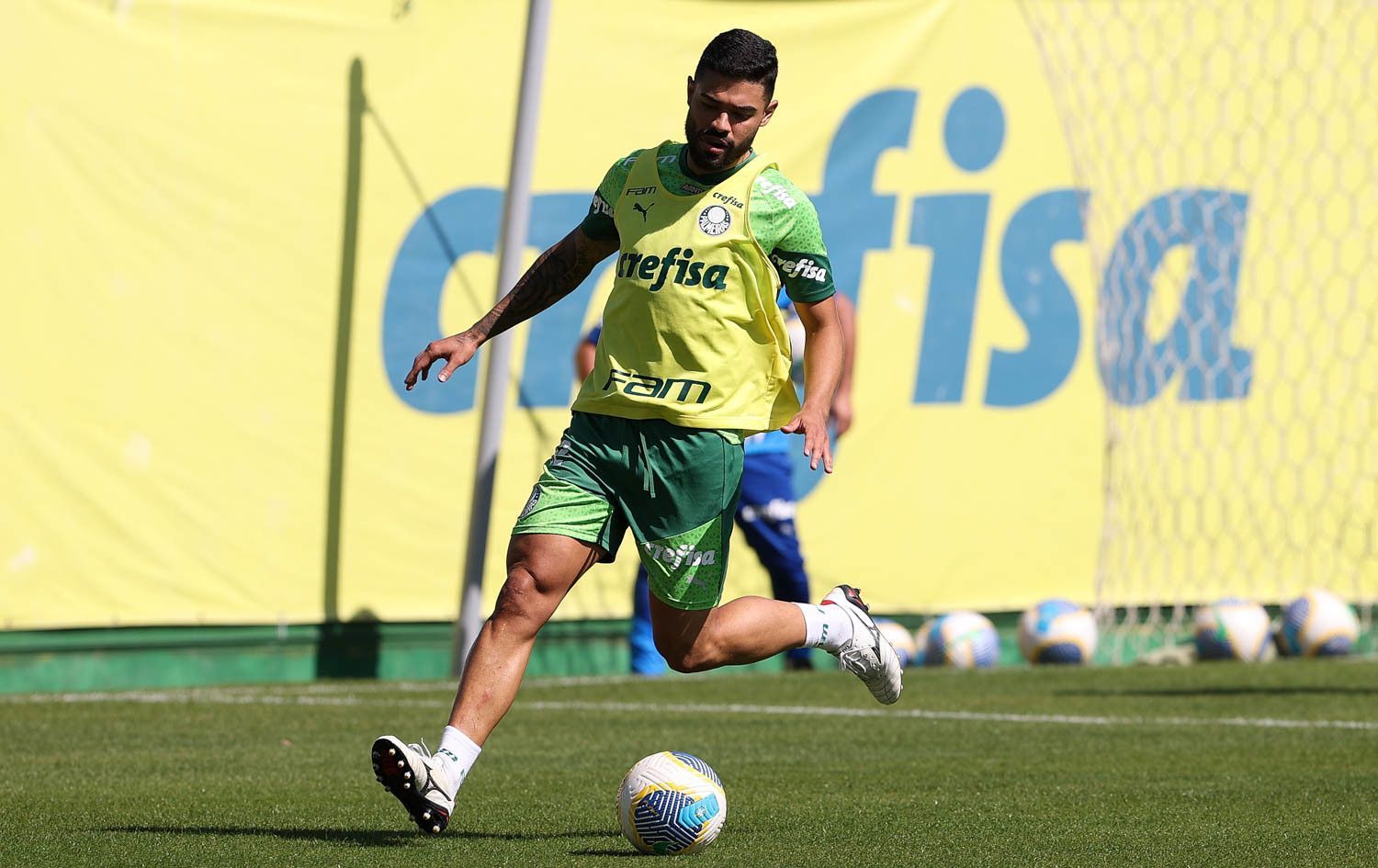 Internacional avança por contratação de meia do Palmeiras