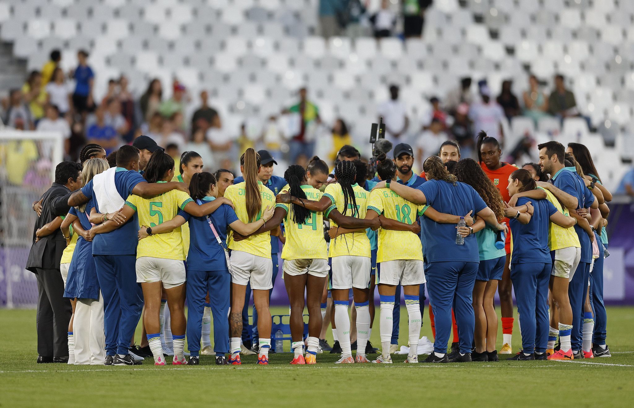 Seleção Brasileira feminina de futebol chega a Paris, mas não estará na abertura da Olimpíada